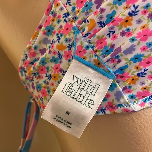 Wild Fable women’s medium 8 10 bikini top Floral reversible convertible NWT - Picture 6 of 8